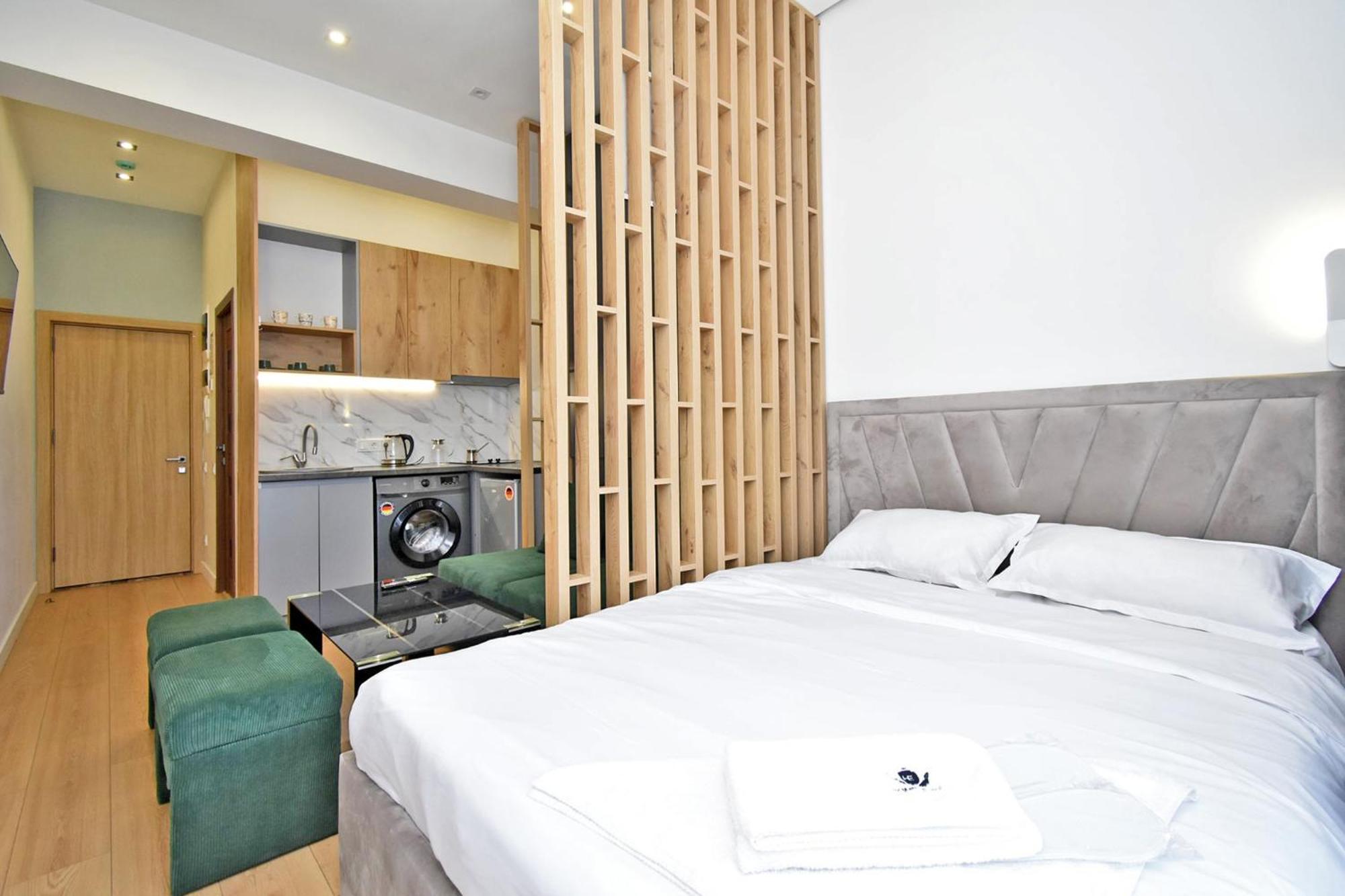 Aygestan Plaza Aparthotel เยเรวาน ภายนอก รูปภาพ