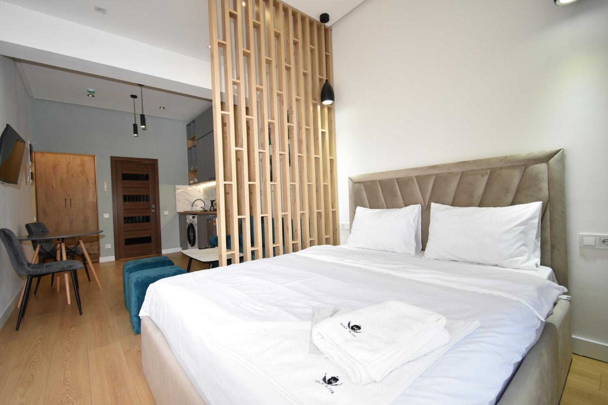 Aygestan Plaza Aparthotel เยเรวาน ภายนอก รูปภาพ