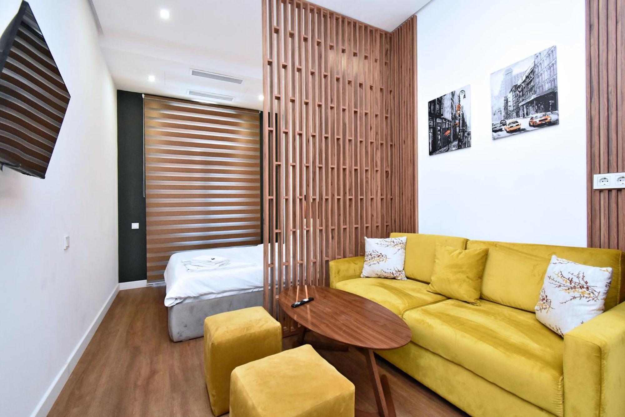 Aygestan Plaza Aparthotel เยเรวาน ภายนอก รูปภาพ