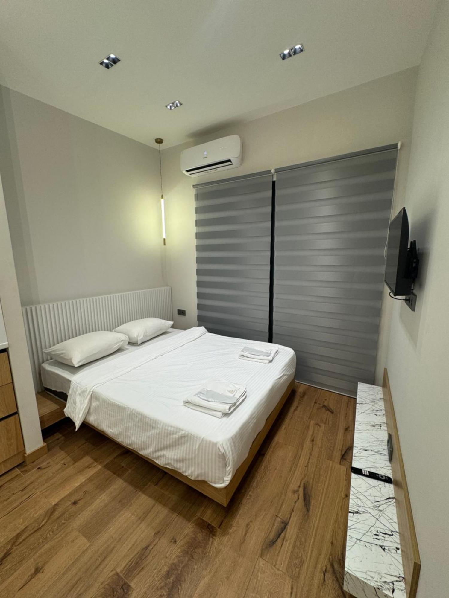 Aygestan Plaza Aparthotel เยเรวาน ภายนอก รูปภาพ